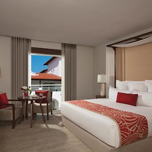 Deluxe King Bed